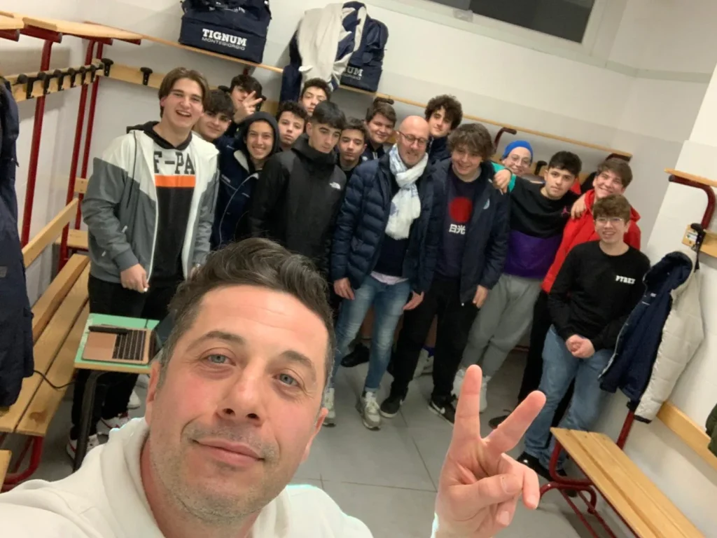Manuel Frati con una squadra giovanile
